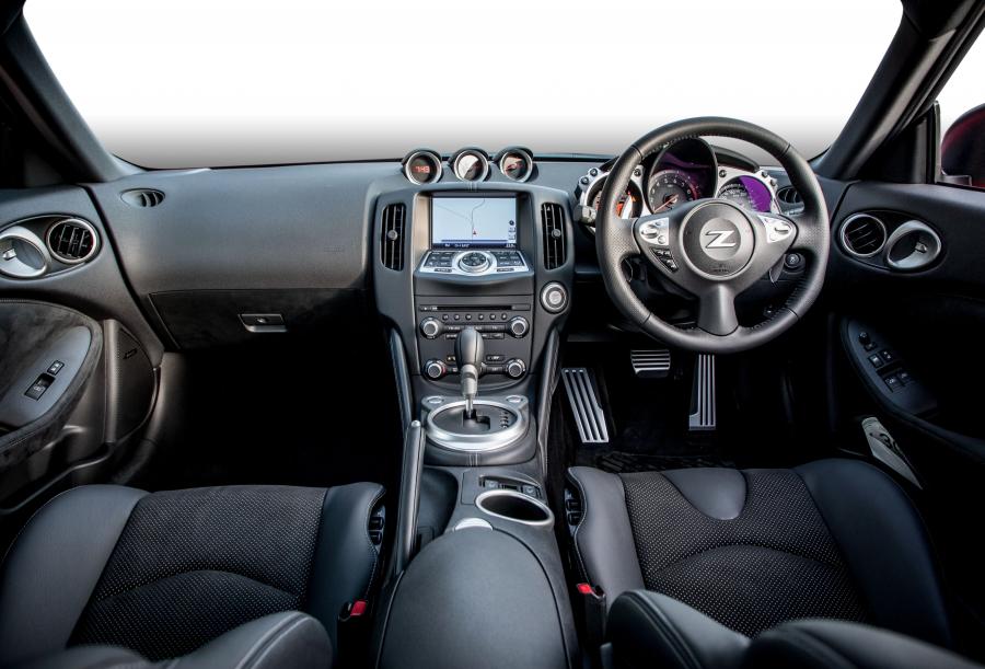 Торпедо Nissan 370Z (Z34) 2012 года  (ZA) (фото 15 из 28)